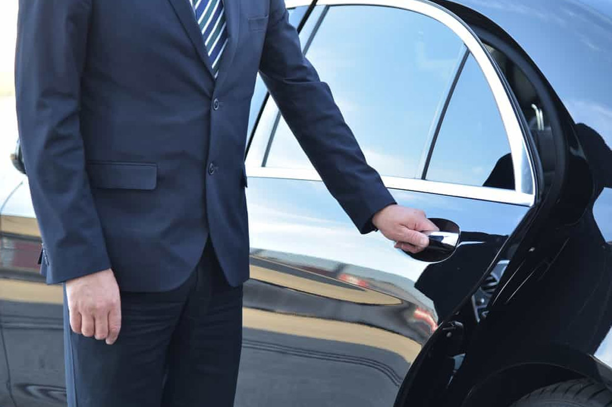 Impress Your Business Clients with Professional Corporate Car Service