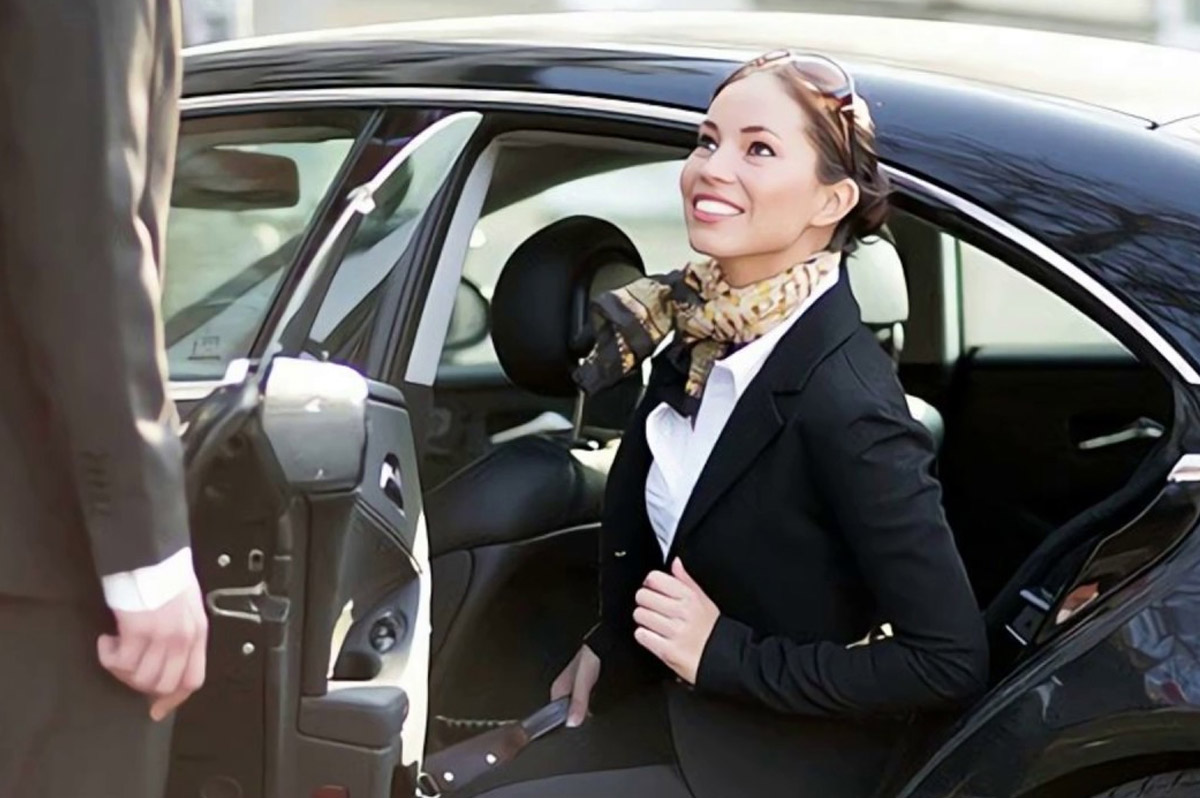 August Nights & Business Days: NYC’s Top Travel Tips for Limo Lovers in 2025