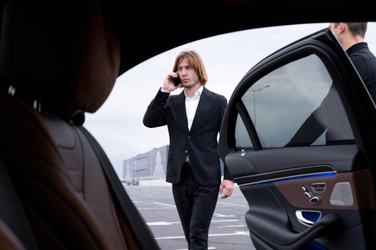 Top 7 Reasons NYC VIP Limos Is the Best Choice at Teterboro Airport