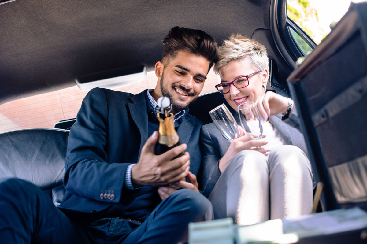 How Early Should You Book a Limo to JFK? A Complete NYC Traveler’s Guide